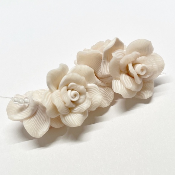 As Low As $2 Lightweight Polymer Clay Striped White Rose Beads 25mm x 16mm (5) - Picture 1 of 4